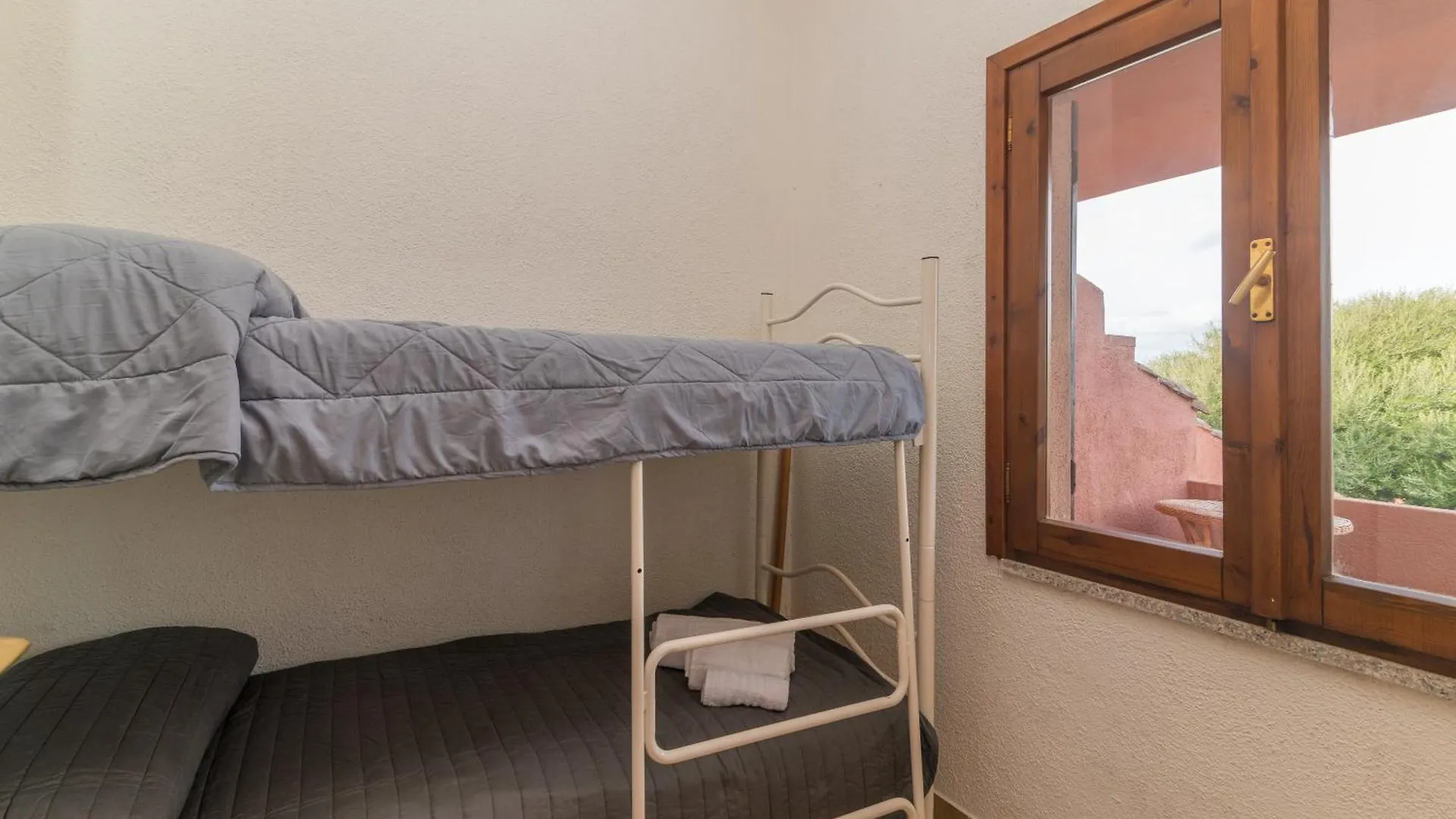 Trilocale Vista Mare E Giardino A Apartment Palau Italy